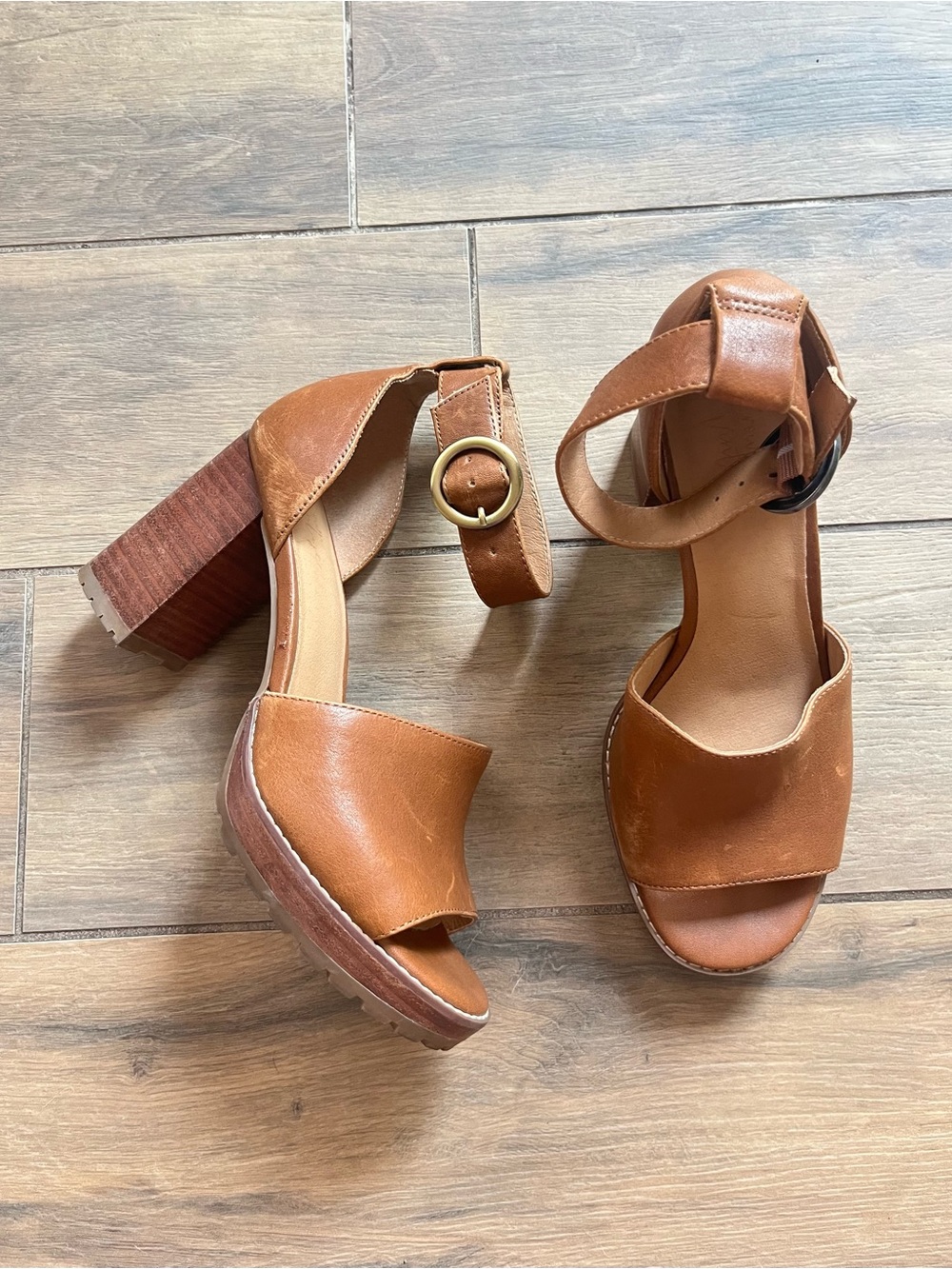 Crown Vintage brown leather heels 8